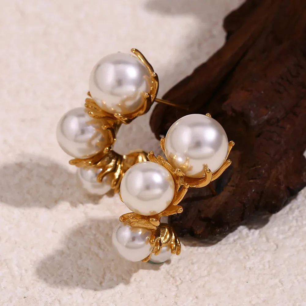C-Shaped Daisy Pearl Earrings