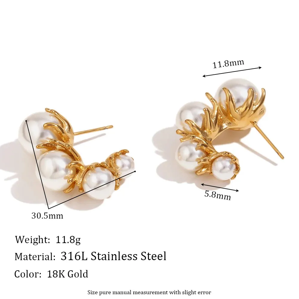 C-Shaped Daisy Pearl Earrings