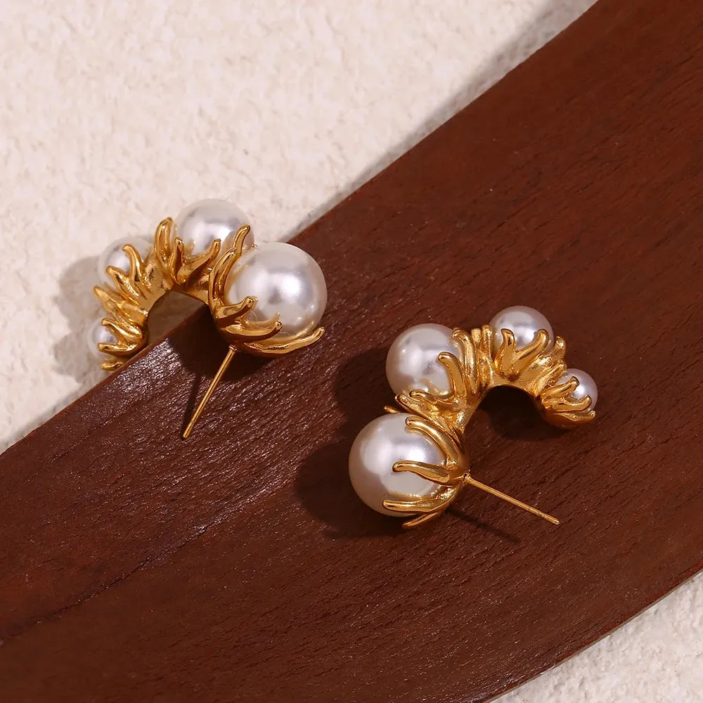 C-Shaped Daisy Pearl Earrings