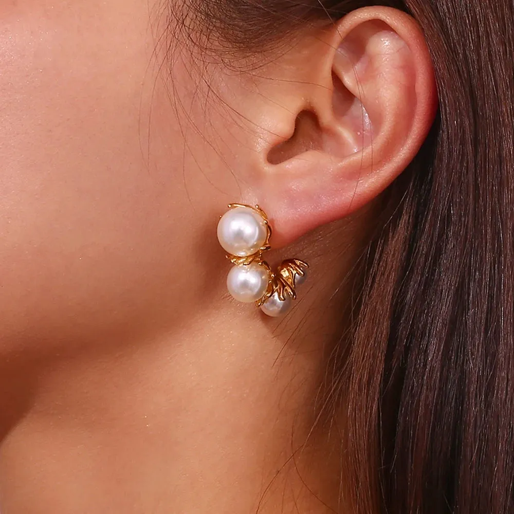 C-Shaped Daisy Pearl Earrings
