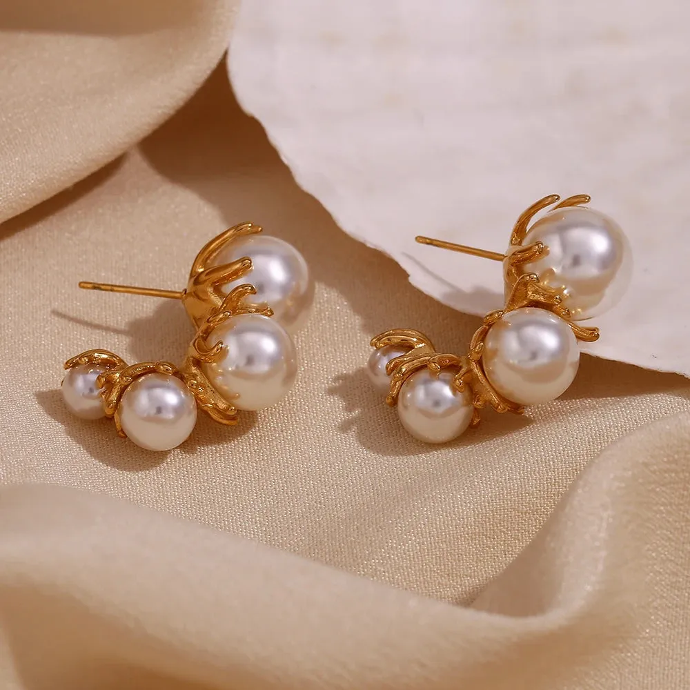 C-Shaped Daisy Pearl Earrings
