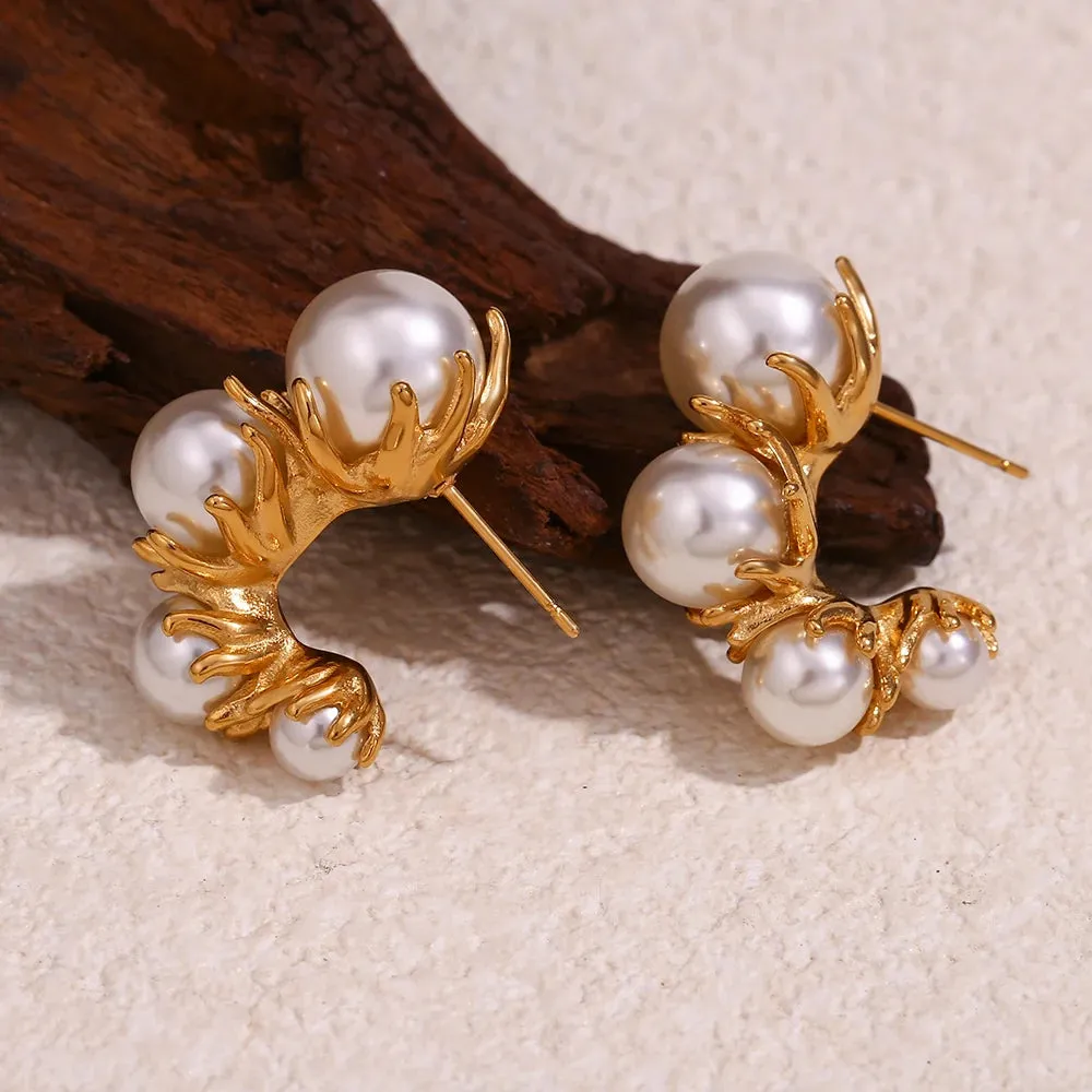 C-Shaped Daisy Pearl Earrings