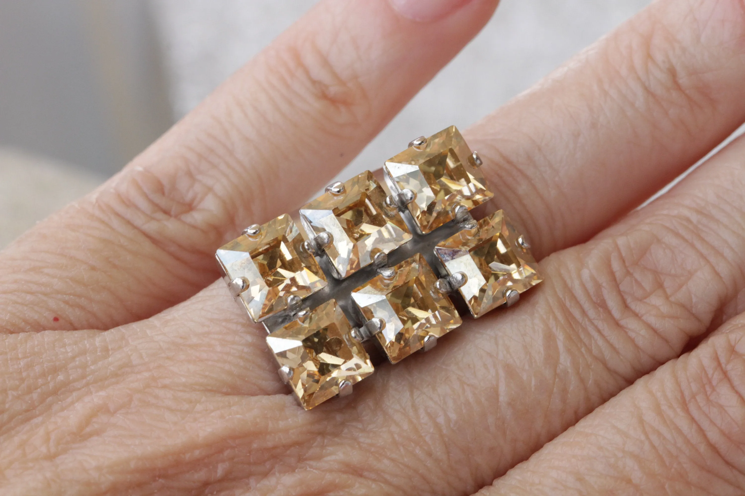 CHAMPAGNE BIG RING