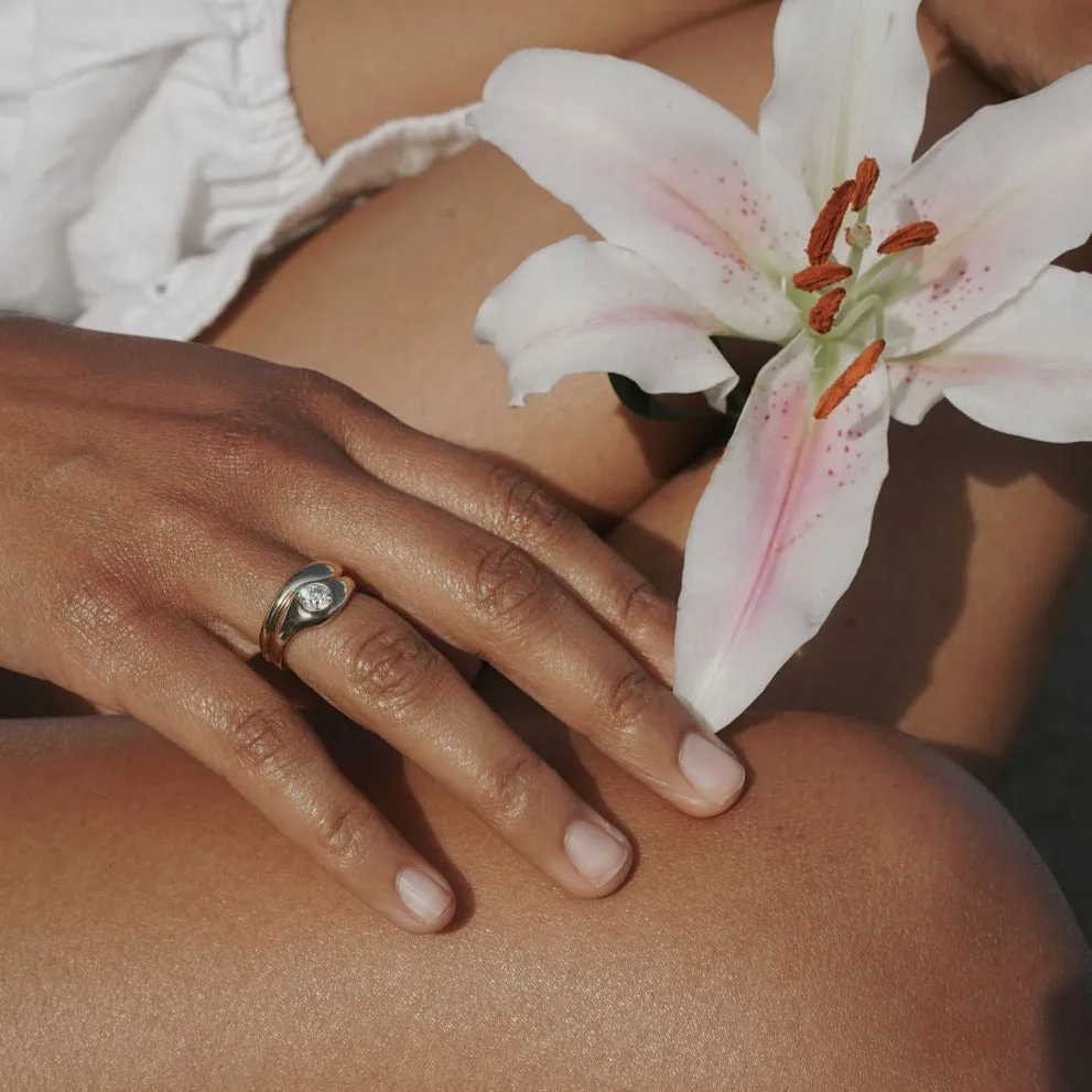 EMMELINE RING / GOLD / PEAR SAPPHIRE