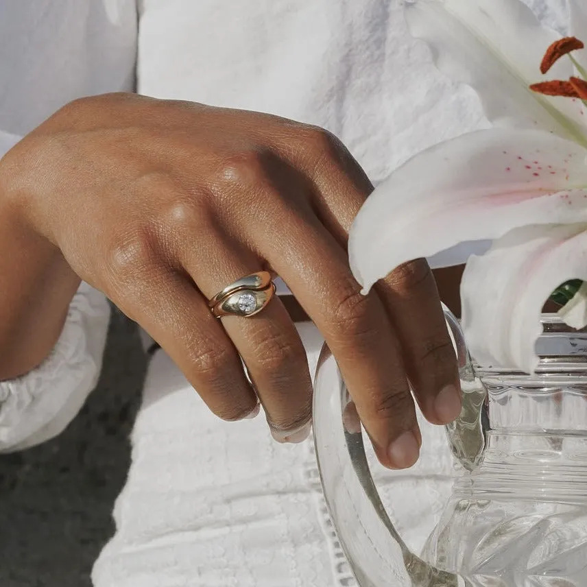 EMMELINE RING / GOLD / PEAR SAPPHIRE