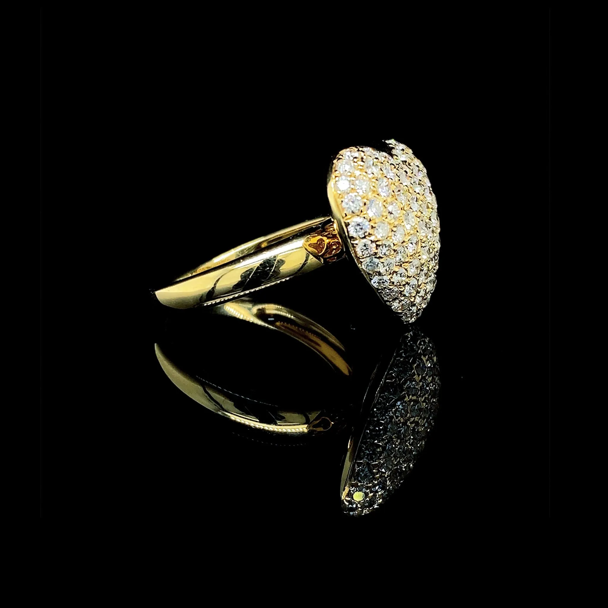 PREORDER | Golden Classic Chunky Heart Statement Diamond Ring 14kt
